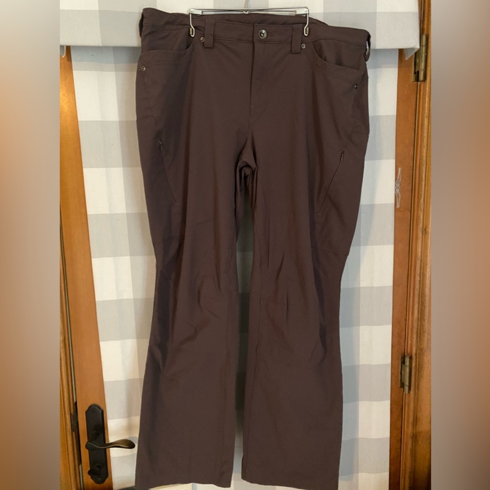 Duluth Trading Women's Flexpedition Bootcut Pants in Black Iris 18x33